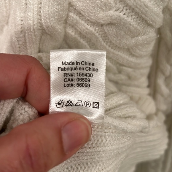 ELAN peek-a-boo white soft sweater - Picture 7 of 8